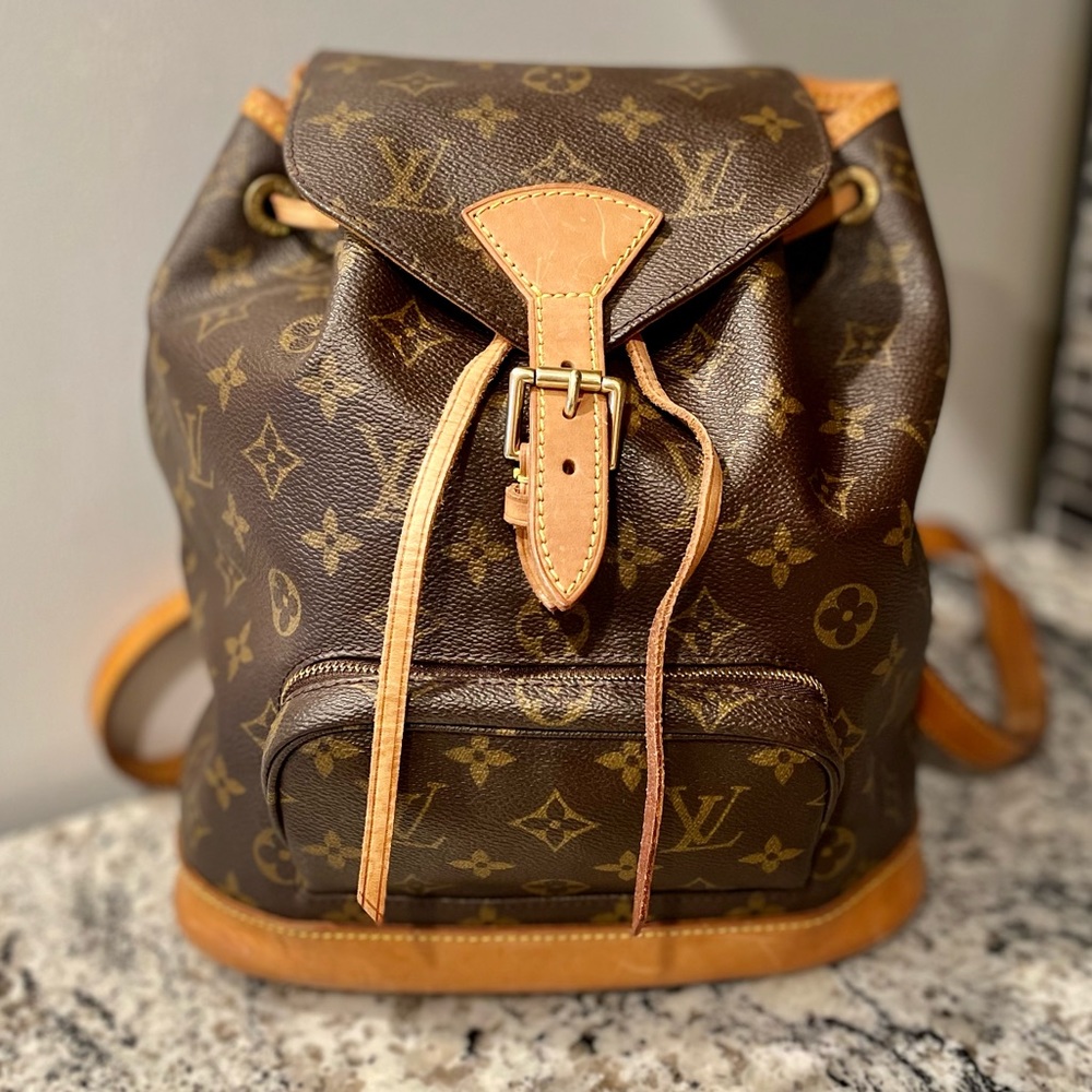 Louis Vuitton Vintage Monogram Canvas Montsouris MM Backpack! 🤎